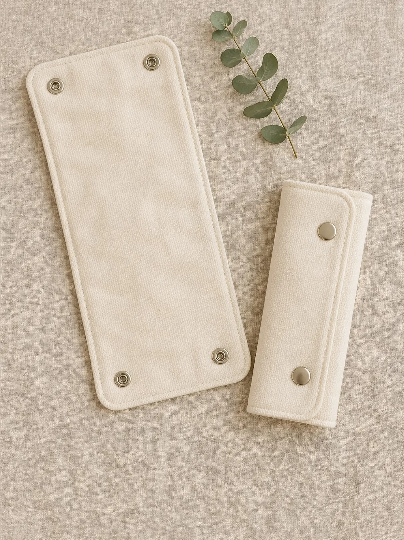 Baberos Protectores — Par de fundas para los tirantes. Se lavan ellas y no el portabebés.